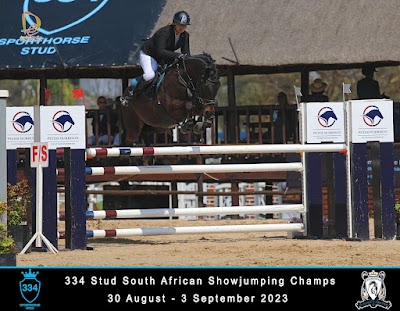 Criss Cross Stable Yard
